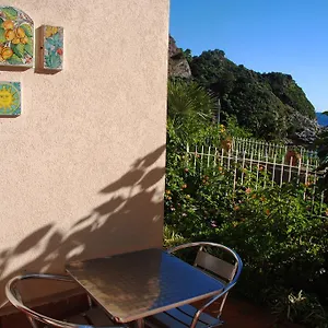 isola-bella-apartment.sicilyhotelsitaly.net/